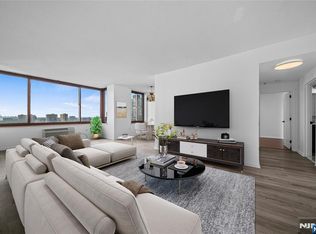 100 Old Palisade Rd, Fort Lee, NJ 07024