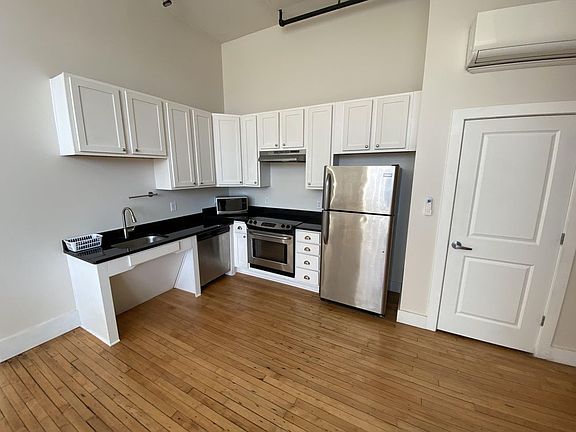 2nd image of 423 Plum St APT 101