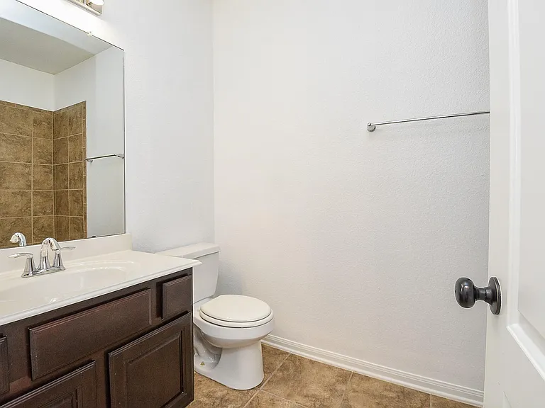 18 Cheswood Manor Dr — Photo 7