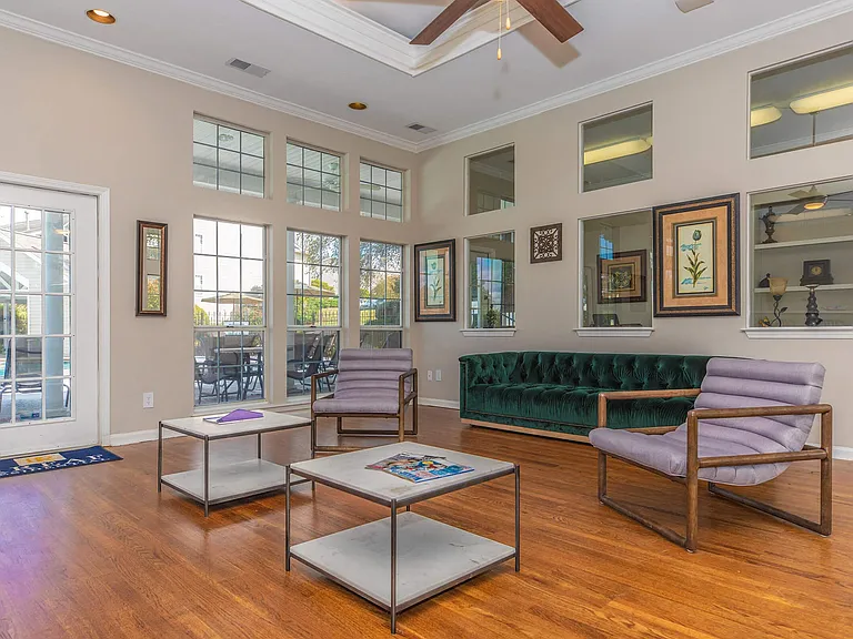 Arbors at Windsor Lake Apartments — Photo 8