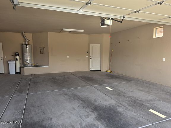 3rd image of 119 W ROCK CREEK Place