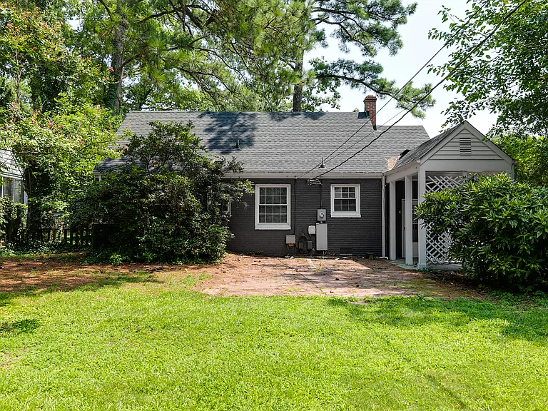1000 Pepper Ave — Photo 36