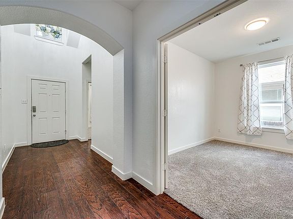 2nd image of 1133 Foxtail Dr