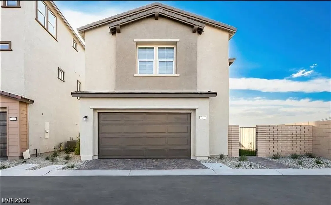 3 bed, 2.5 bath, 1445 sqft, $1,995 — Photo 2