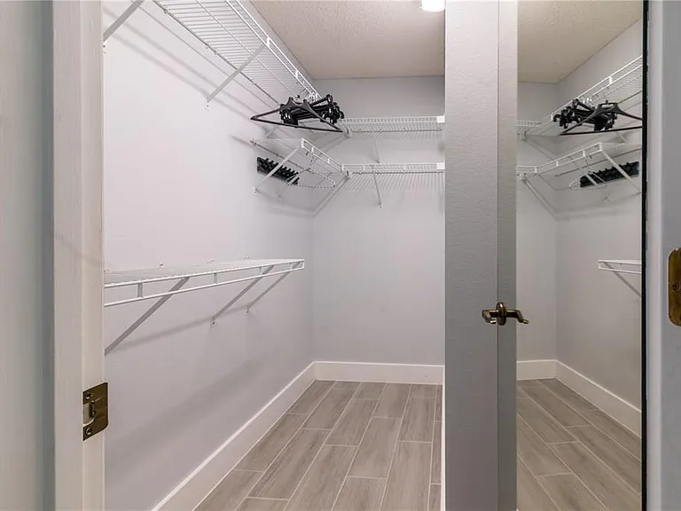 6908 Arbor Oaks Cir — Photo 28