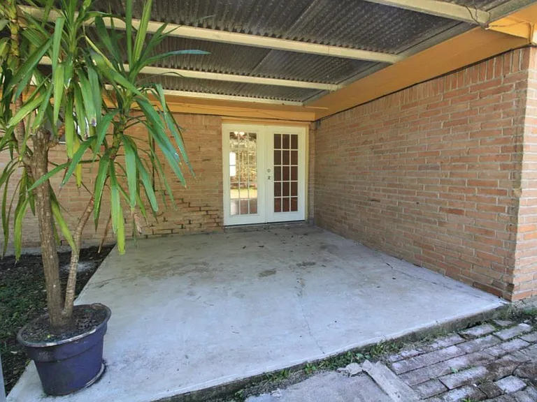 5830 Effingham Dr — Photo 10