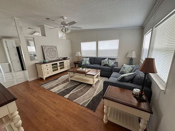4th image of 4659 Goldfinch Ln