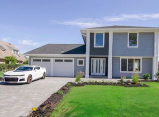11 Piper Ct, West Islip, NY 11795