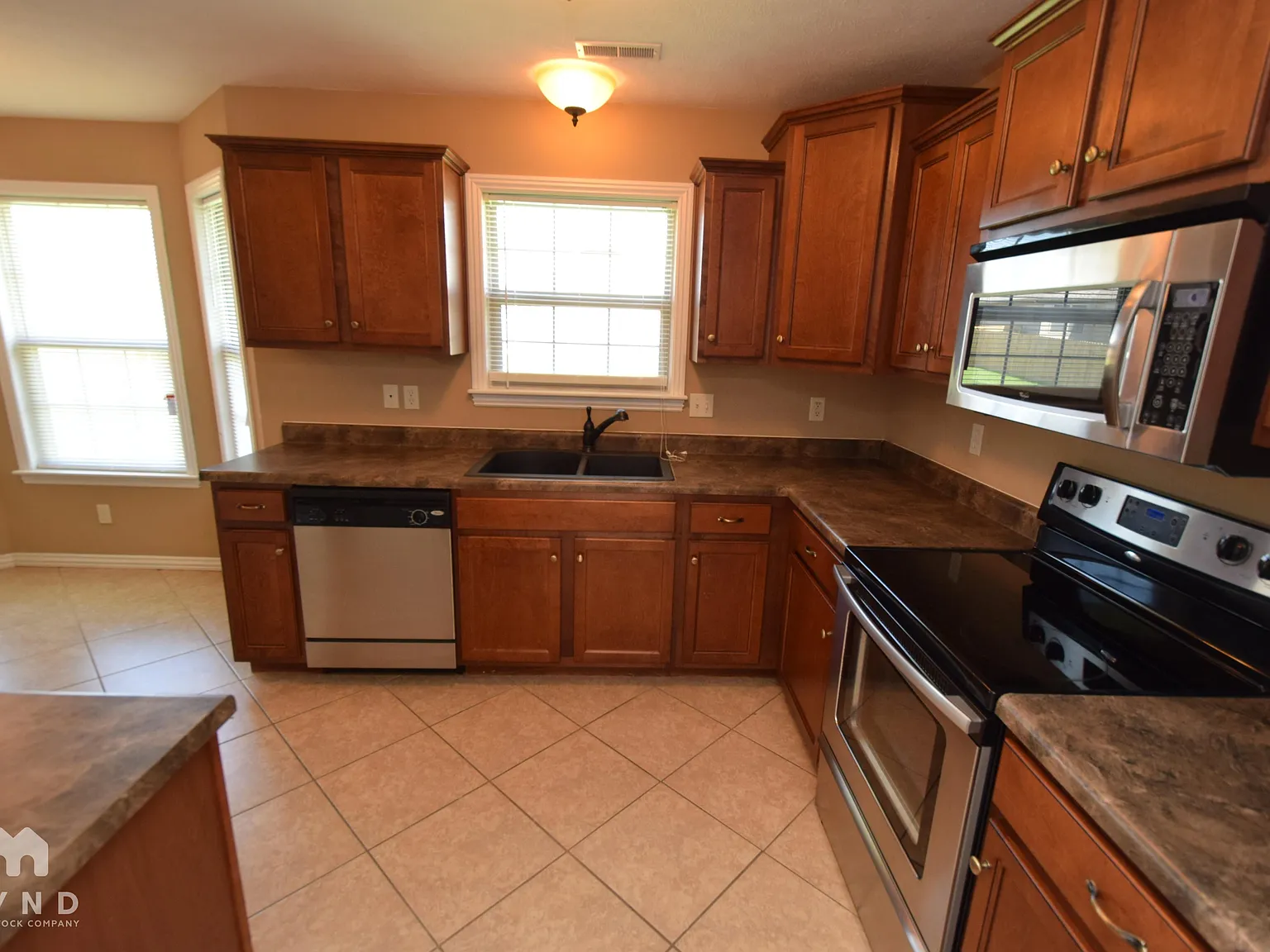 3 bed, 2.0 bath, 1851 sqft, $1,620 — Photo 3