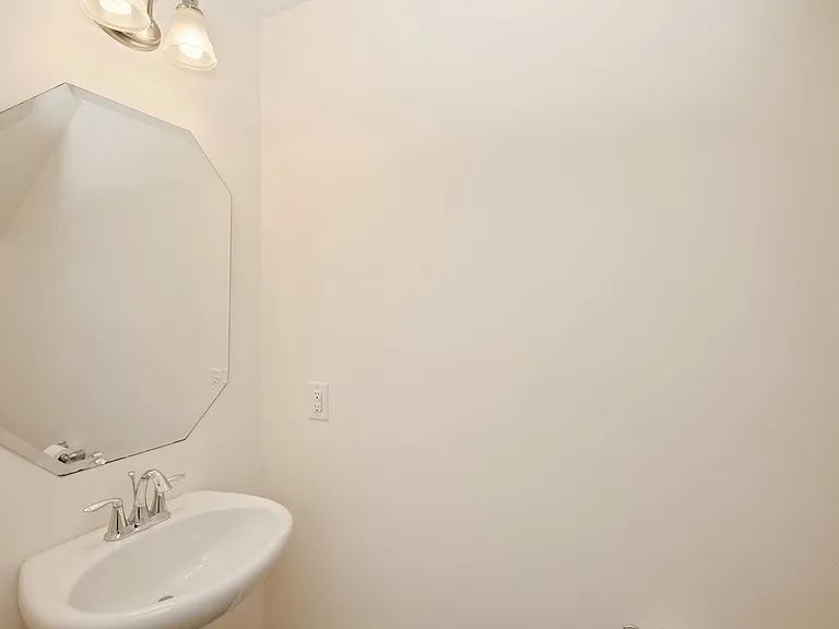 1025 Rook Rd — Photo 17
