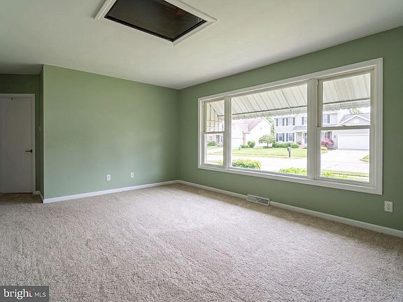 3rd image of 511 Edgley Ave