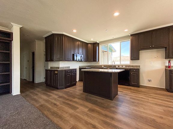 4th image of 1490 Wakefield Ave