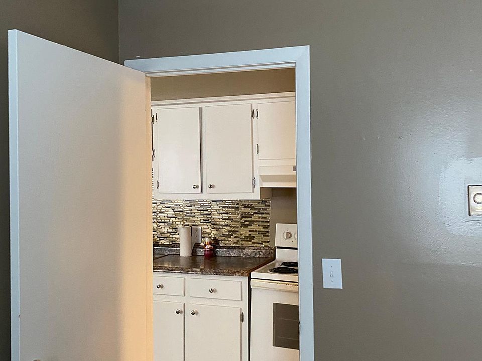1st image of 725 Robinson Ct Unit 5