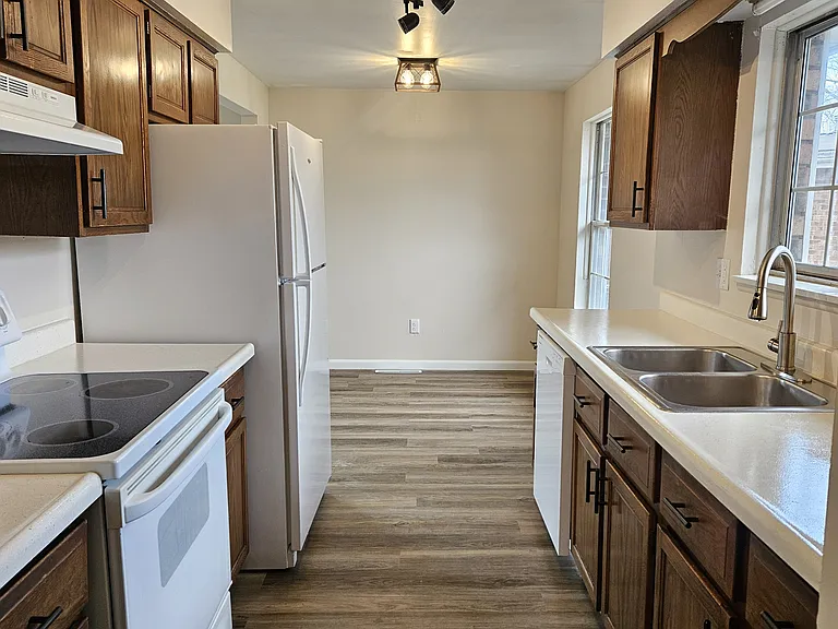 311 Heritage Ct — Photo 4