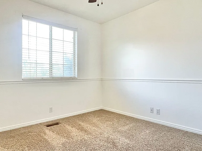 617 E Orangewood Ln — Photo 18