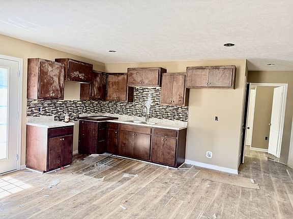 3rd image of 1115 Stewart Ln