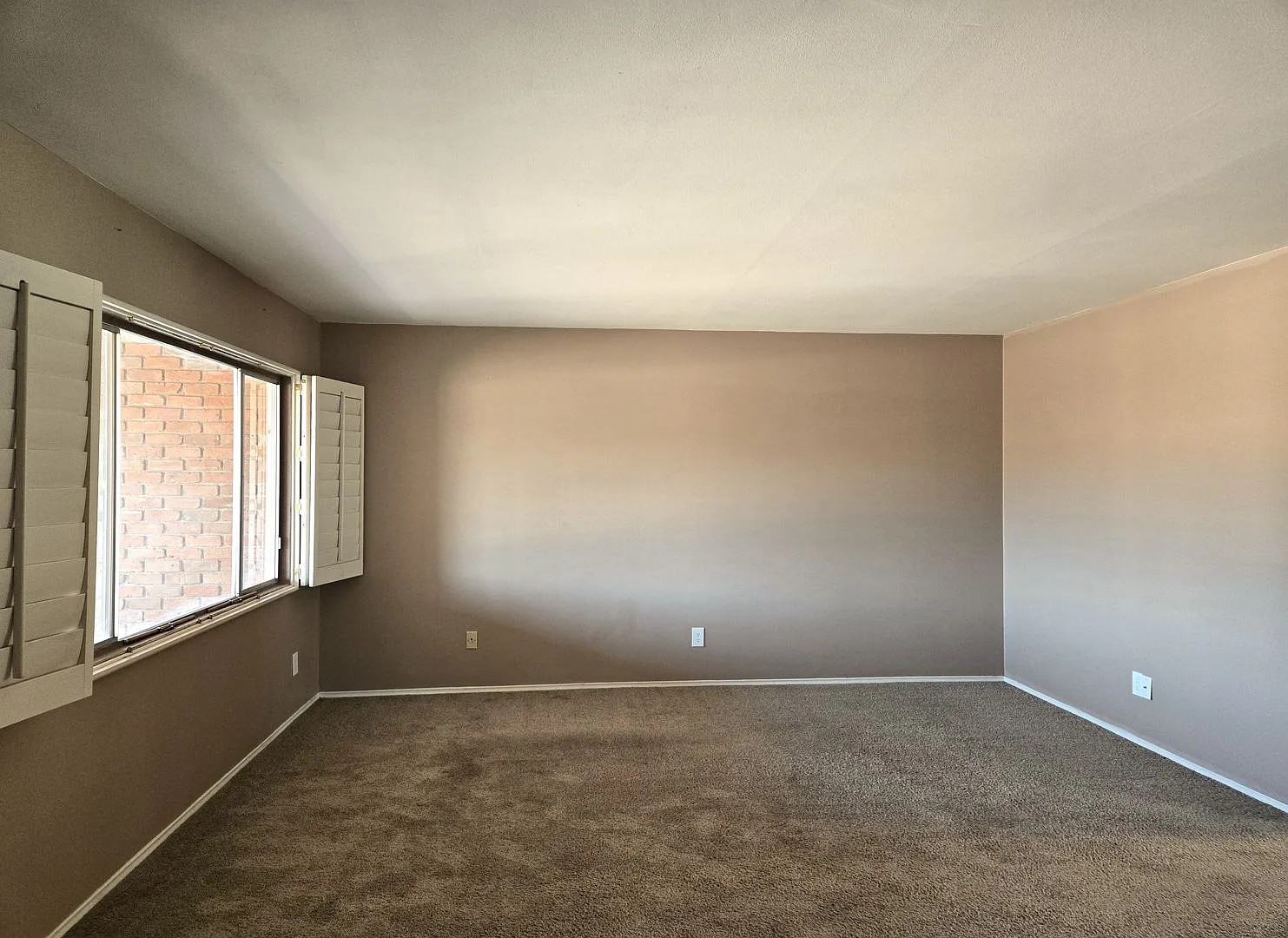 Ranch Style 3 bed/1.75 Bath, with Pool, RV parking, and NO HOA! — Photo 3