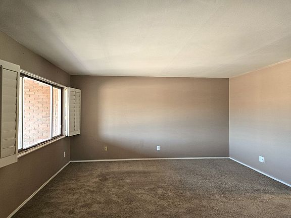 3rd image of 4330 W Royal Palm Rd
