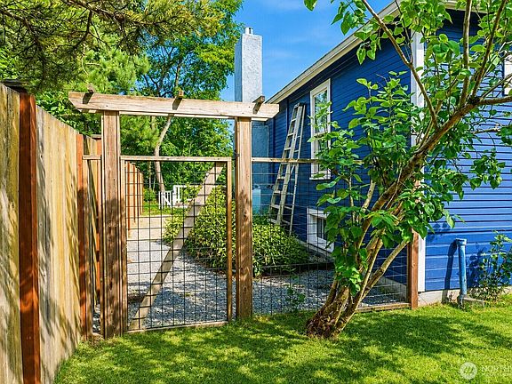 3rd image of 4036 S 119th Street
