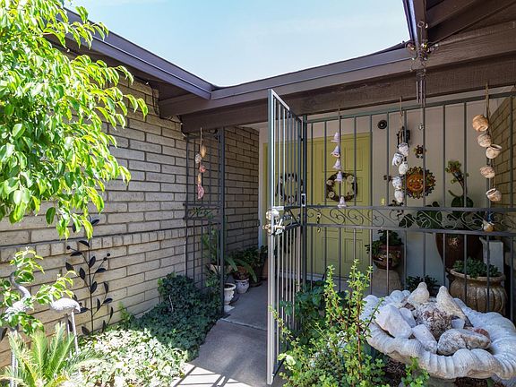 3rd image of 2935 W Cactus Wren Dr