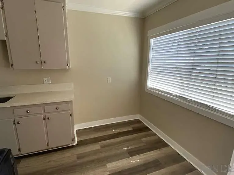 279 S Mollison Ave — Photo 7