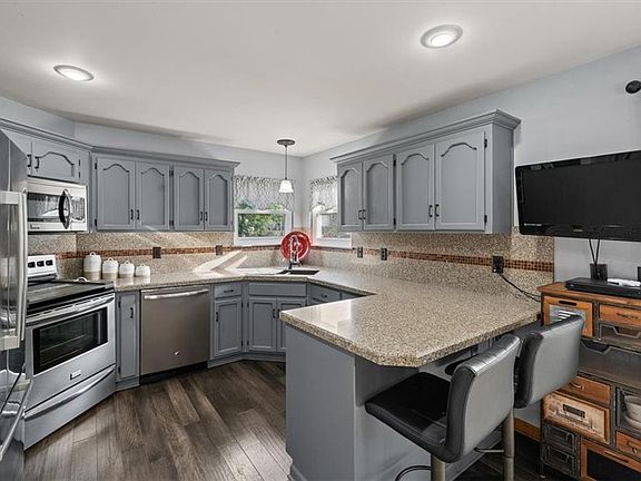 4th image of 3401 Bryn Mawr Dr