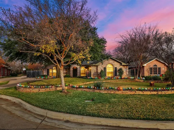 414 Glenbrook Dr, Kennedale, TX 76060