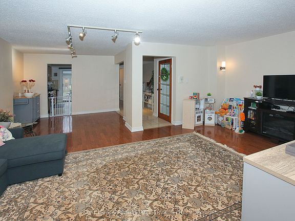 4th image of 60 Hanson Rd #117