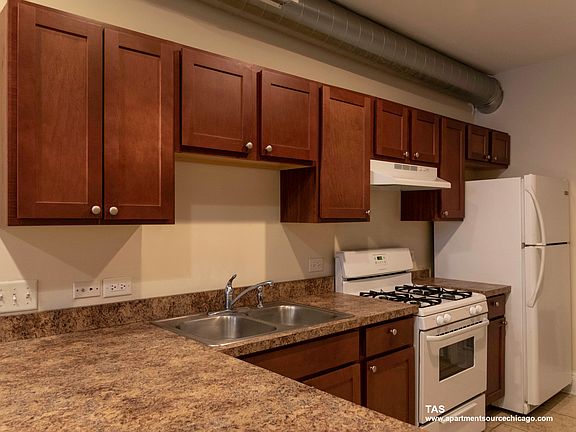 2nd image of 1206 W Wrightwood Ave