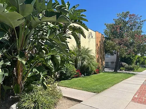 Burbank Tarzana Apartments Photo 1