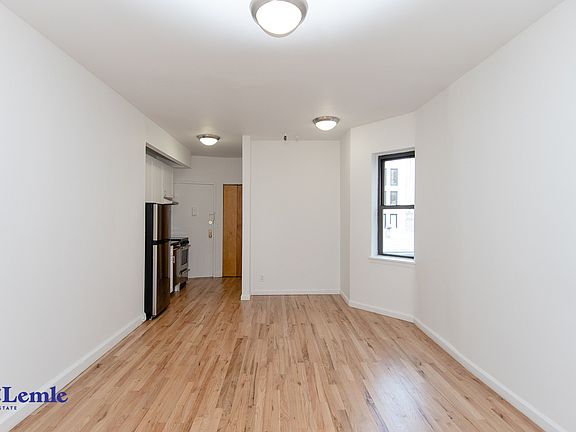 3rd image of 218 E 81st St APT 4C