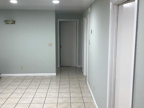 5th image of 216 Naylor St