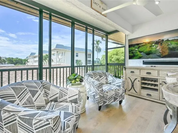 3105 Riviera Dr #A-201, Naples, FL 34103