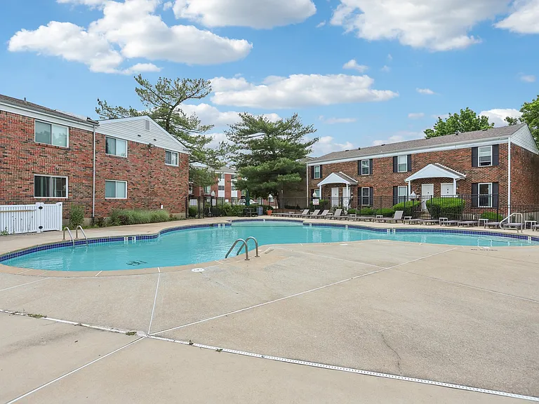 Marlborough Trails Apartments — Photo 24