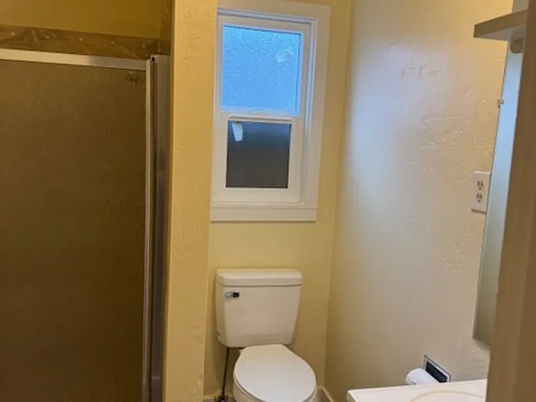 518 Alberts St — Photo 12