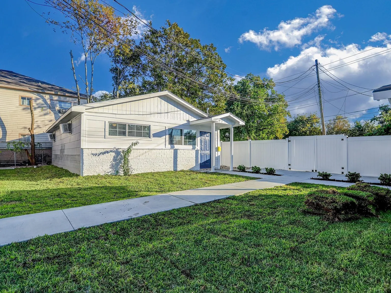2 bed, 1.0 bath, 660 sqft, $900 — Photo 3