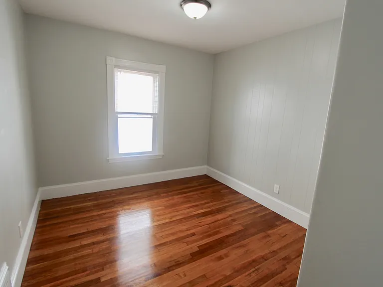 34 Russell St #2 — Photo 3