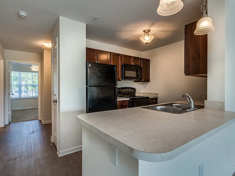 Killian Lakes Apartments and Townhomes — Photo 18