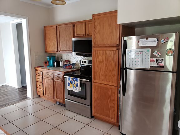 4th image of 1024 Perry Ave