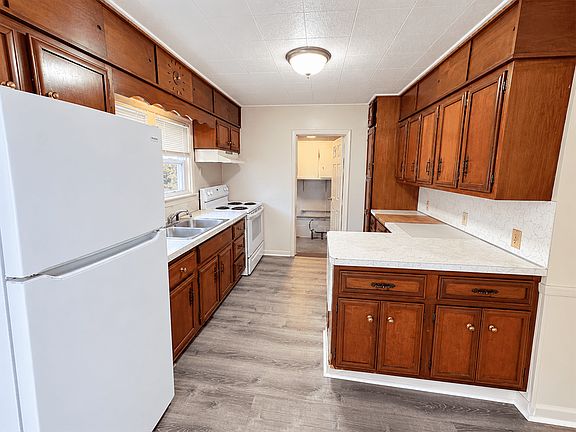 2nd image of 320 Julian Ave