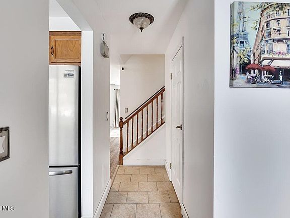 4th image of 95 Ridgewood Terrace