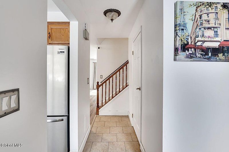 4th image of 95 Ridgewood Terrace