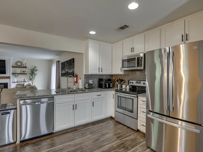 4002 Commonwealth Dr — Photo 3