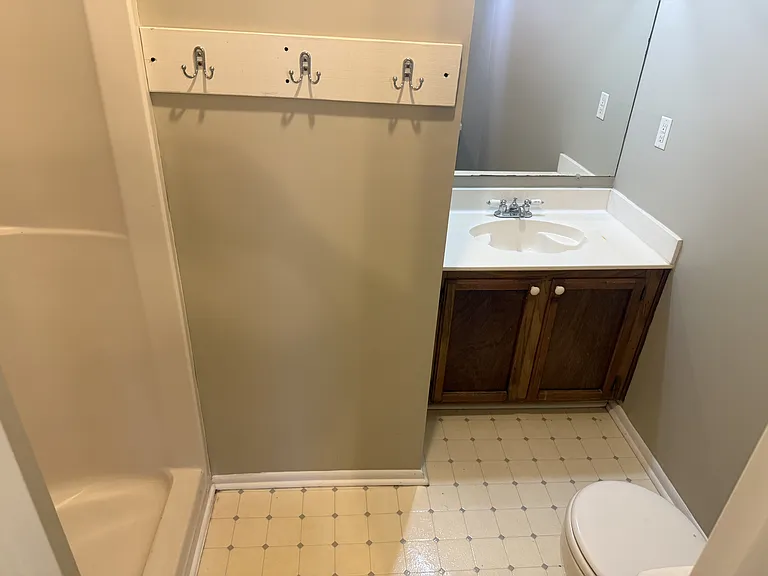 820 Meadow Glen Ave #B — Photo 7