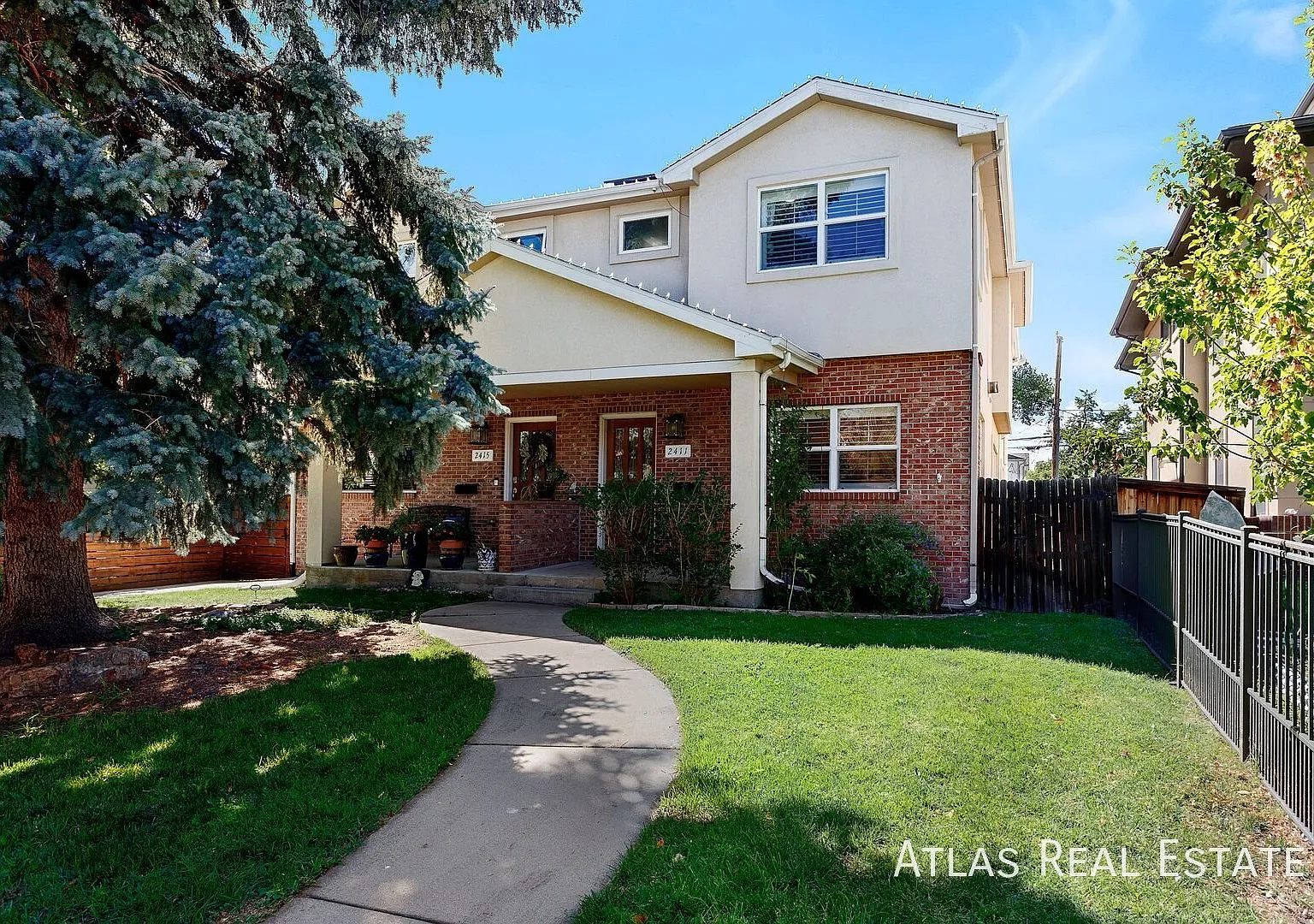 Spacious DU Townhome with Solar, Private Yard & 2-Car Garage Near Old South Pearl — Photo 1
