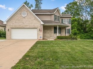 1650 Oakleigh Rd NW, Grand Rapids, MI 49504