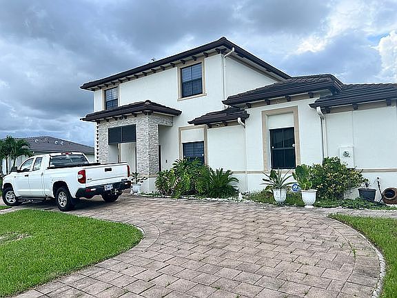 5th image of 18952 SW 136th Ave