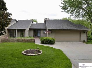 927 S 112th Plz, Omaha, NE 68154