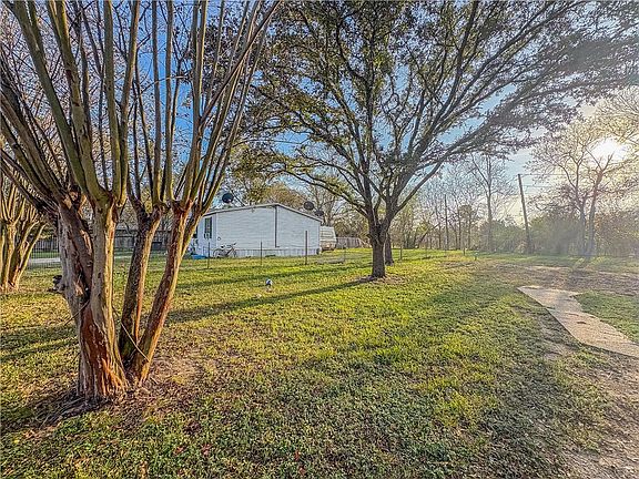 5th image of 907 Westview Cir