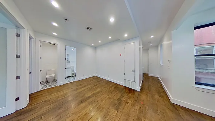 Rented by Bond New York | media 2